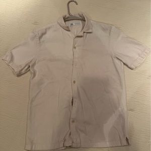 Zara Men’s White Short-Sleeve Shirt in Size Medium